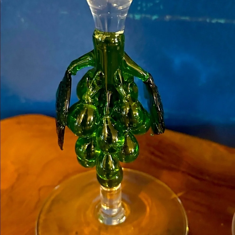 Set of 2 Elegant Wine Glasses with Hand Blown Glass Green Grape Stems